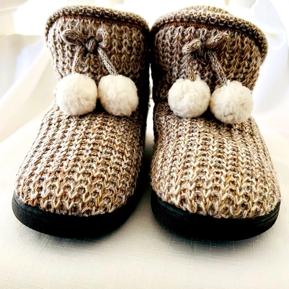 Muk Luks~Original / Slipper Bootie /  Host Pick - Picture 14 of 15
